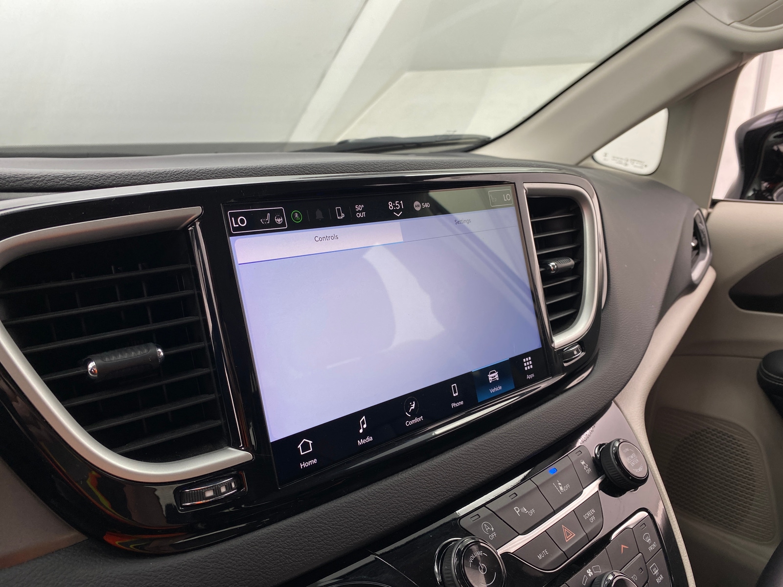 Thumbnail: 2024 Chrysler Pacifica - 3