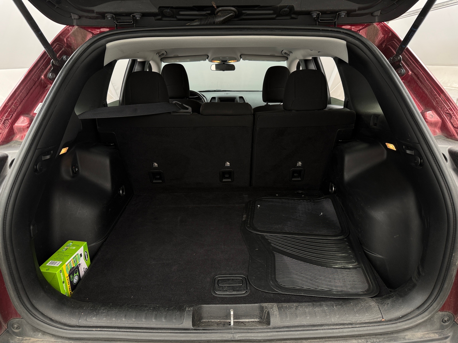 Thumbnail: 2019 Jeep Cherokee - 7