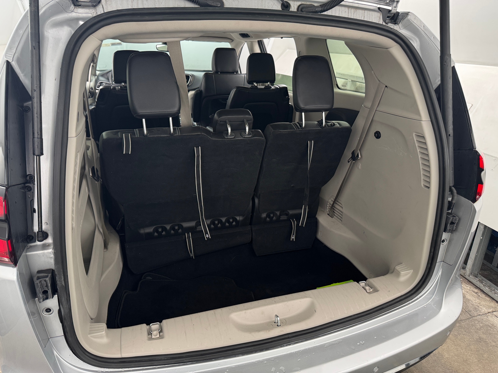 Thumbnail: 2024 Chrysler Pacifica - 6