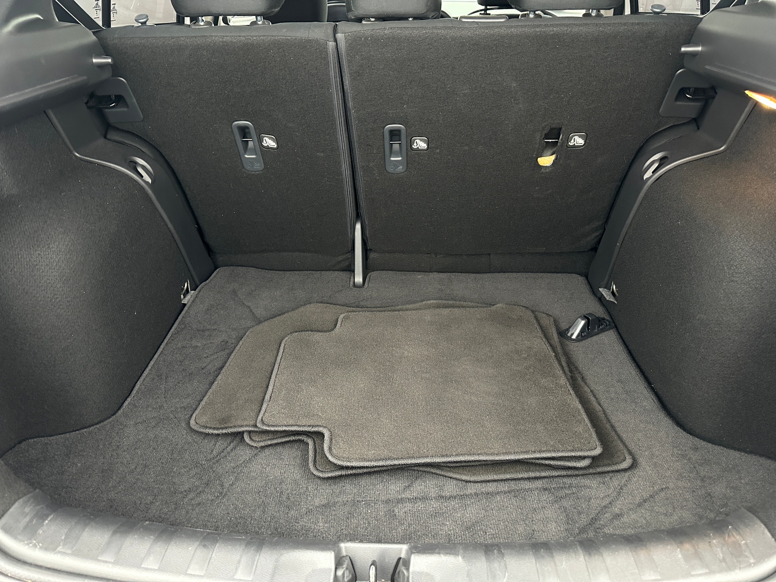 Thumbnail: 2024 Nissan Kicks - 7