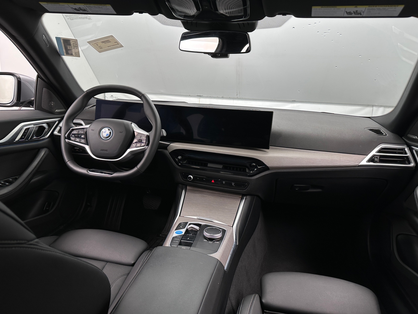 Thumbnail: 2025 BMW i4 - 2