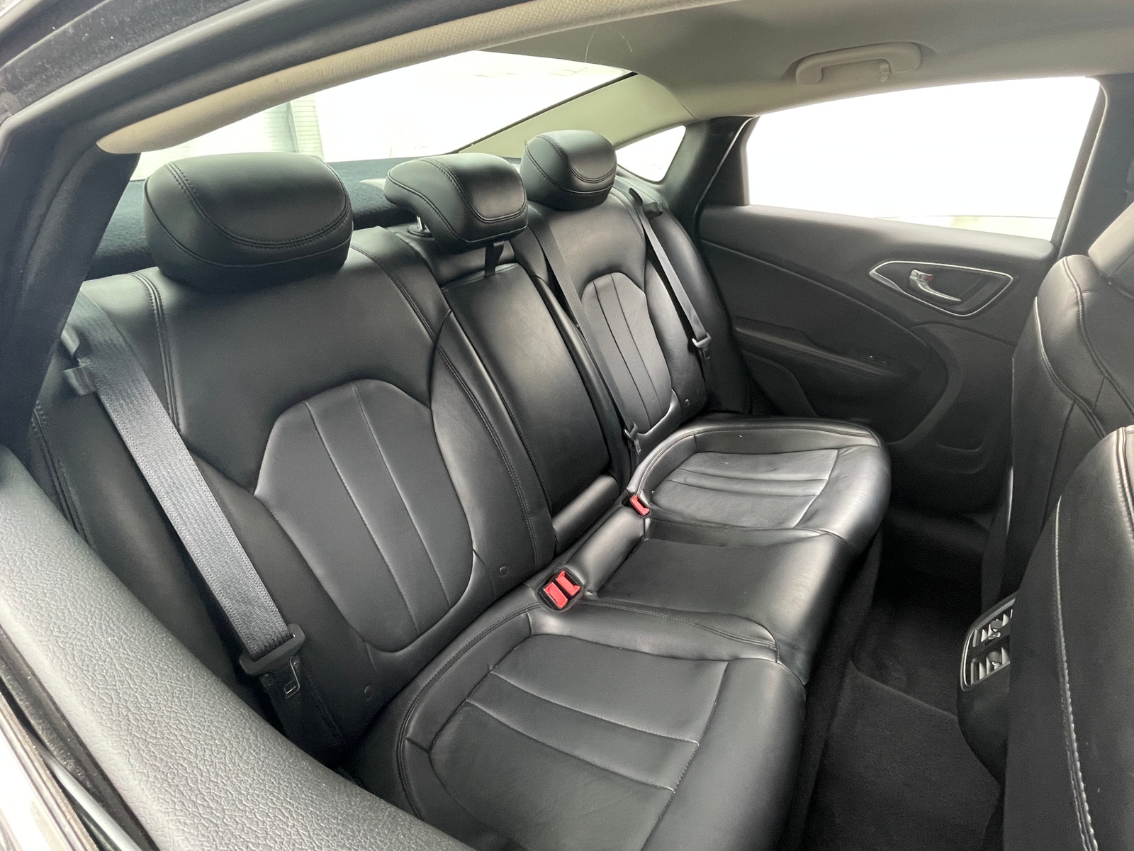 Thumbnail: 2015 Chrysler 200 - 5