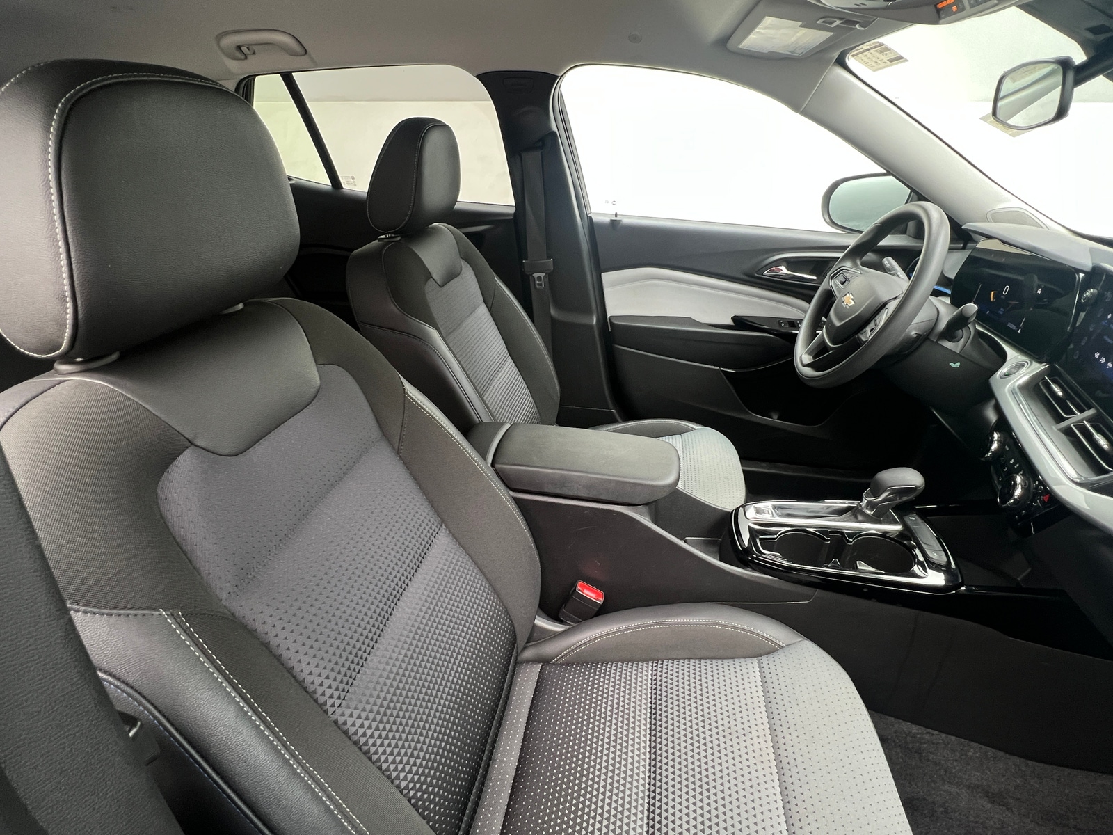 Thumbnail: 2025 Chevrolet Trax - 2