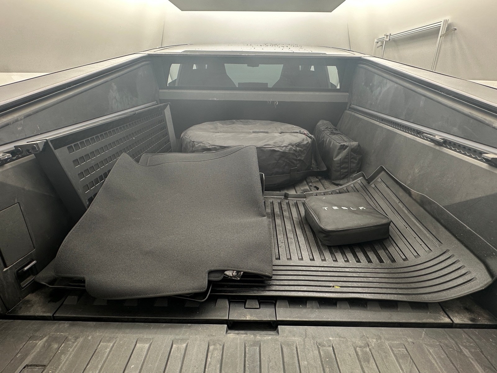 Thumbnail: 2024 Tesla Cybertruck - 6