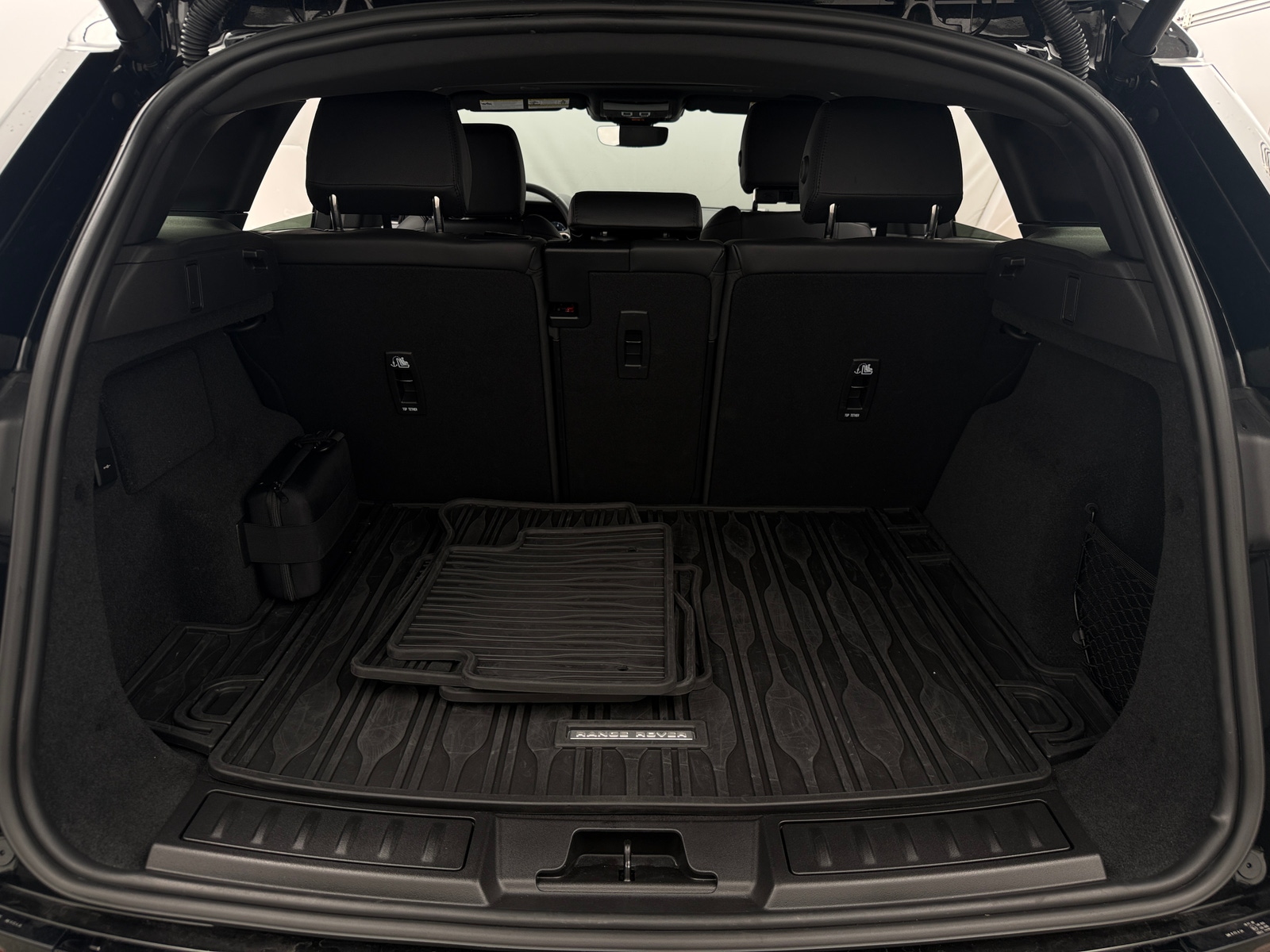 Thumbnail: 2025 Land Rover Range Rover Evoque - 6