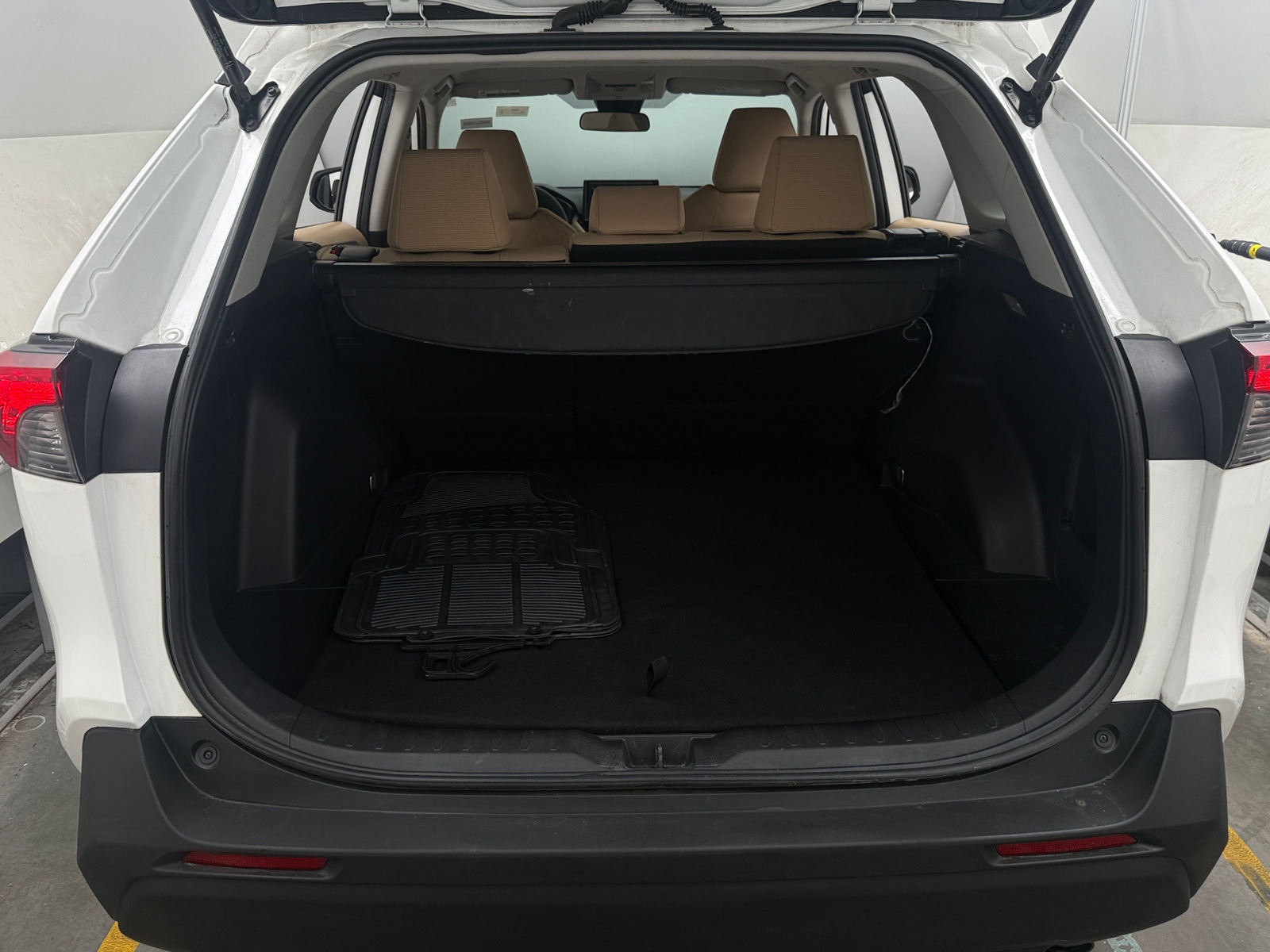 Thumbnail: 2019 Toyota RAV4 - 7