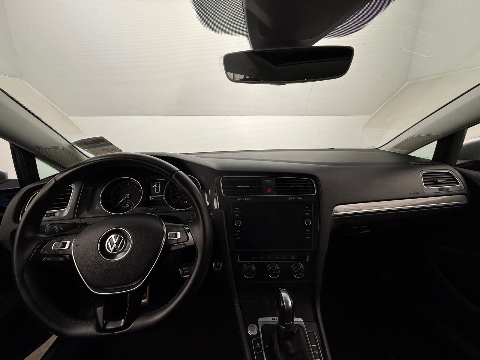 Thumbnail: 2019 Volkswagen Golf - 2