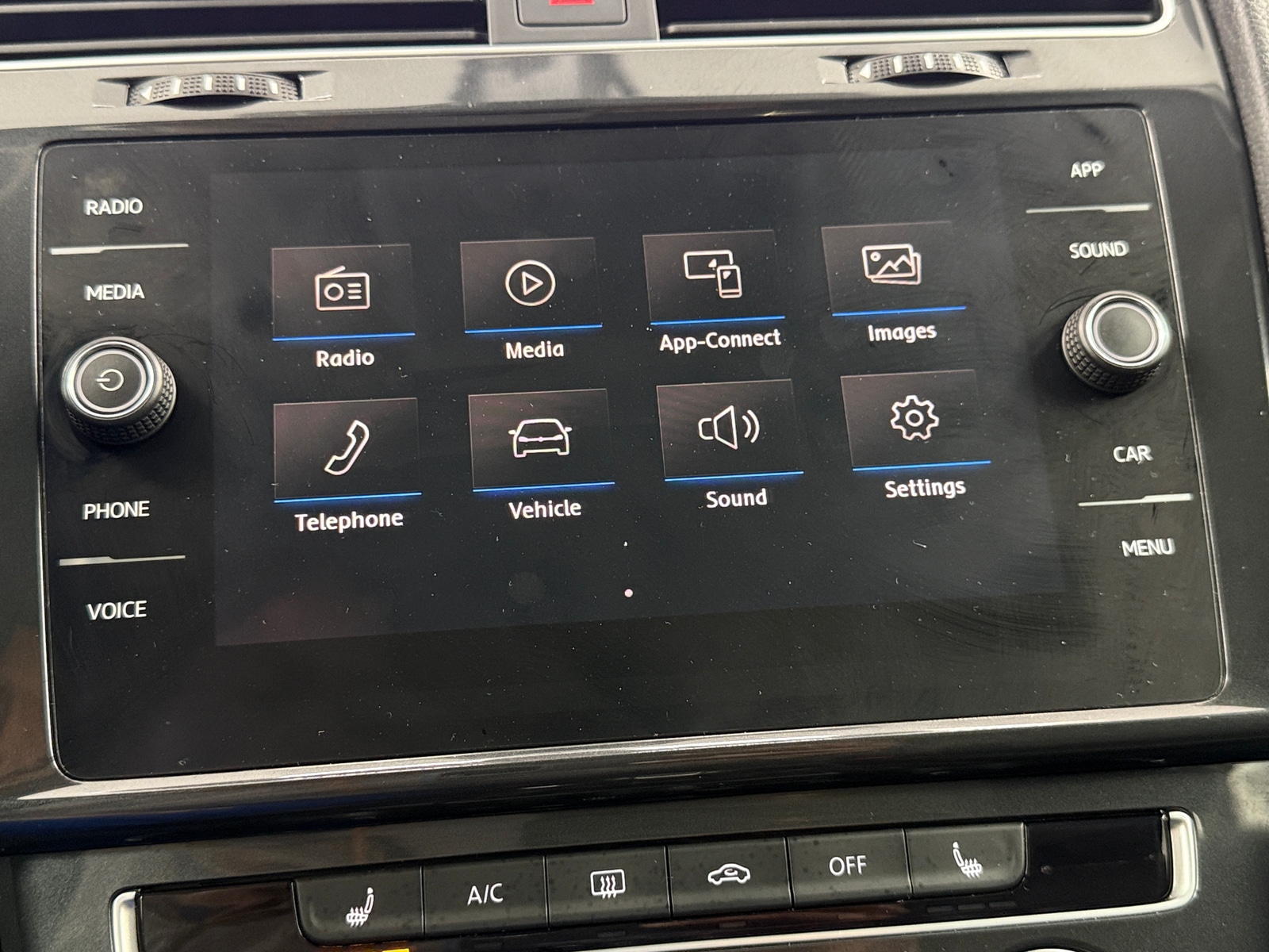 Thumbnail: 2019 Volkswagen Golf - 3