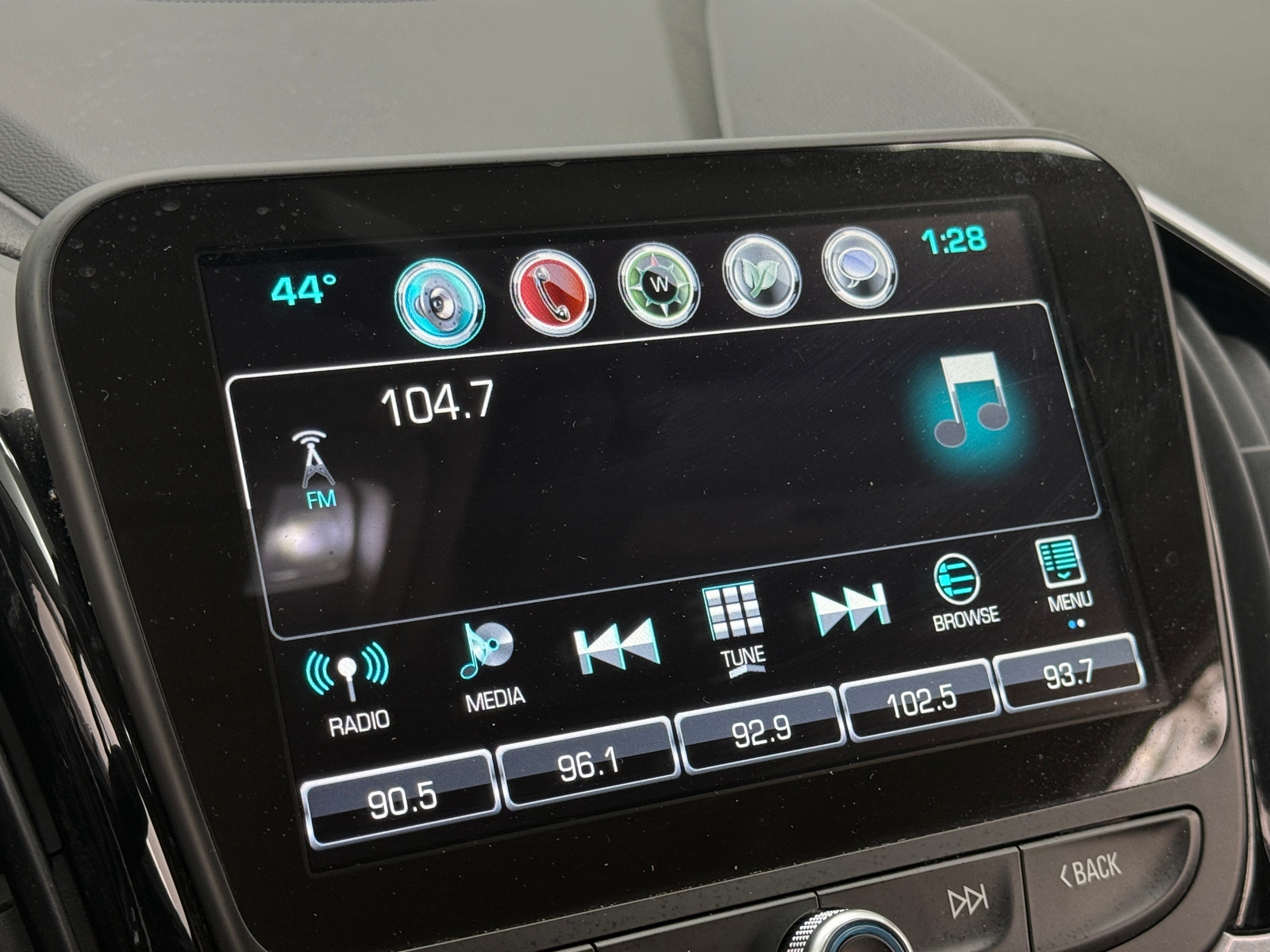 Thumbnail: 2017 Chevrolet Volt - 4