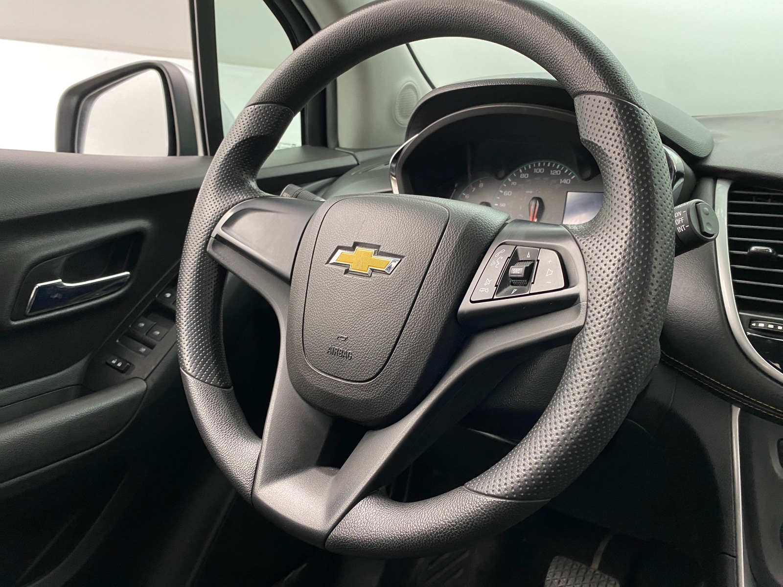 Thumbnail: 2017 Chevrolet Trax - 5