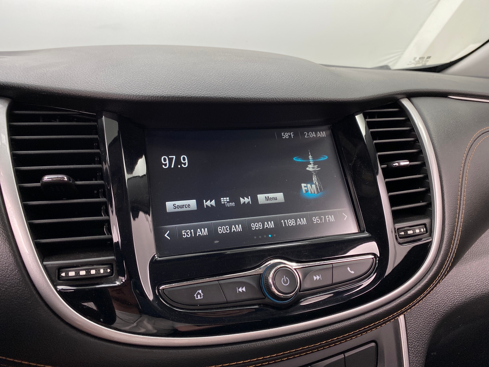 Thumbnail: 2017 Chevrolet Trax - 4