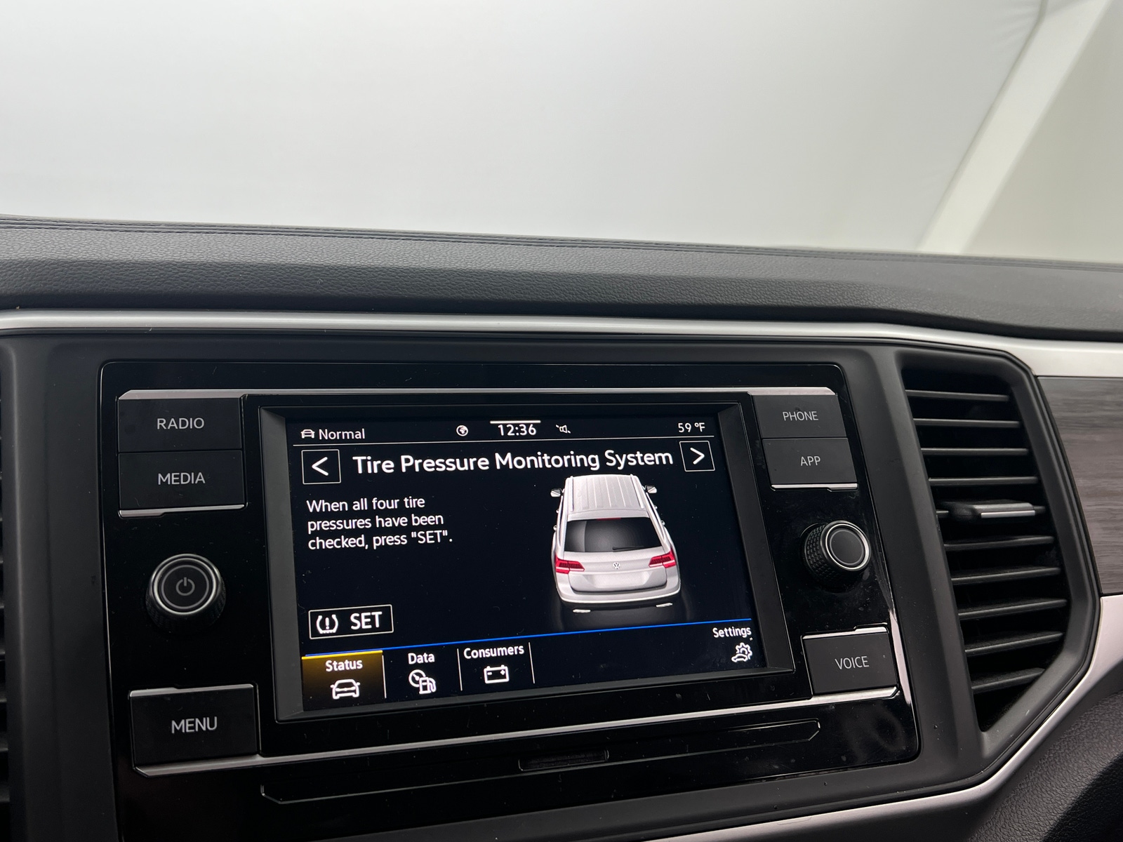 Thumbnail: 2022 Volkswagen Atlas - 3