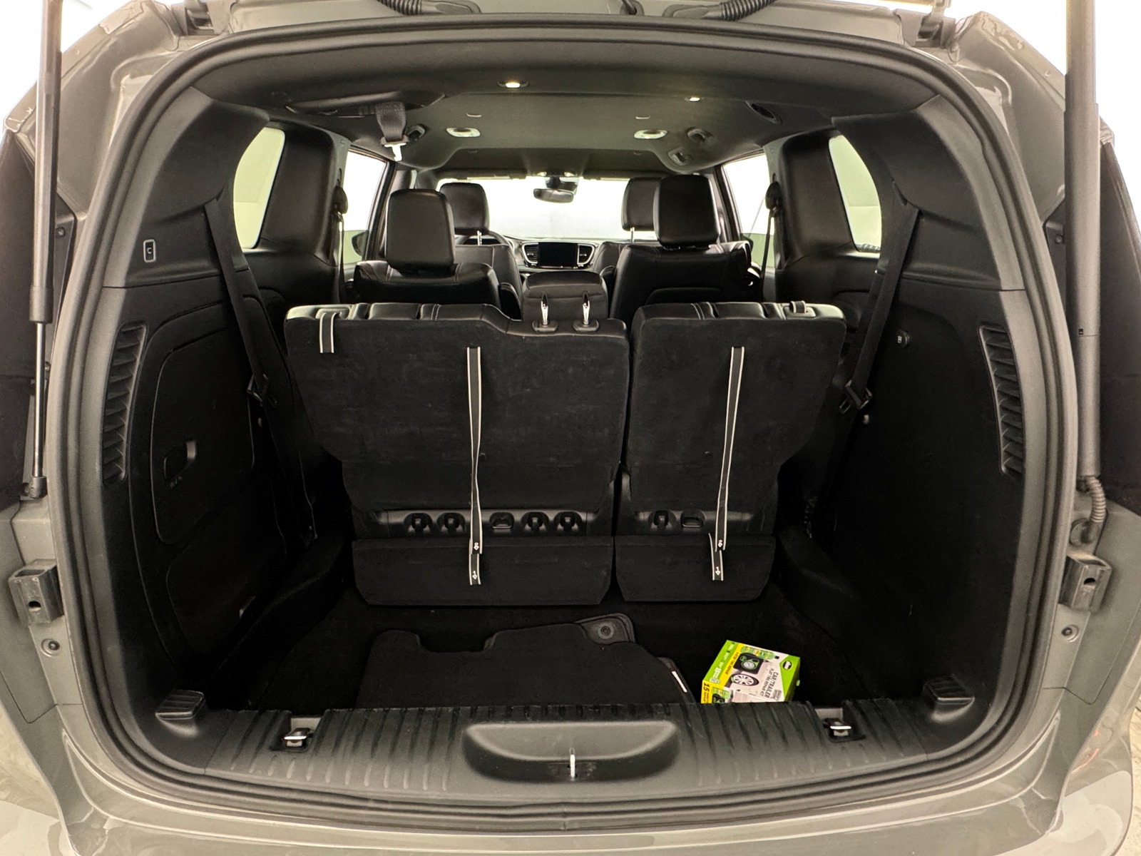 Thumbnail: 2025 Chrysler Pacifica - 6