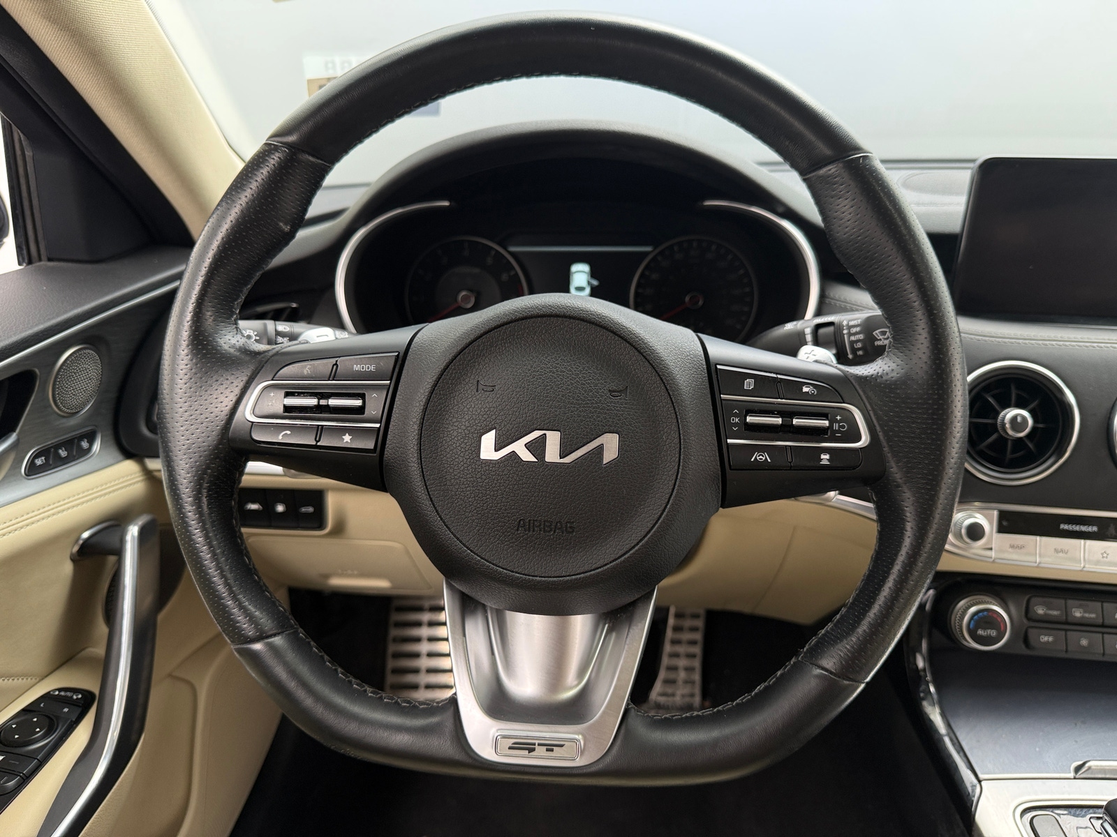 Thumbnail: 2023 Kia Stinger - 4