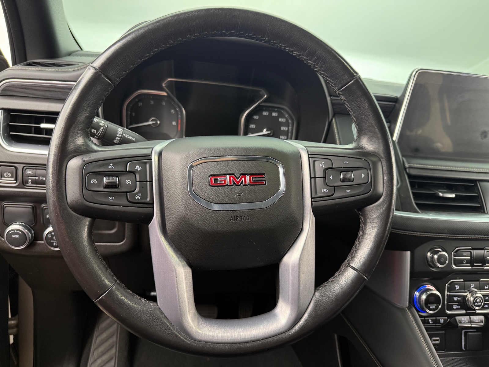 Thumbnail: 2021 GMC Yukon XL - 4