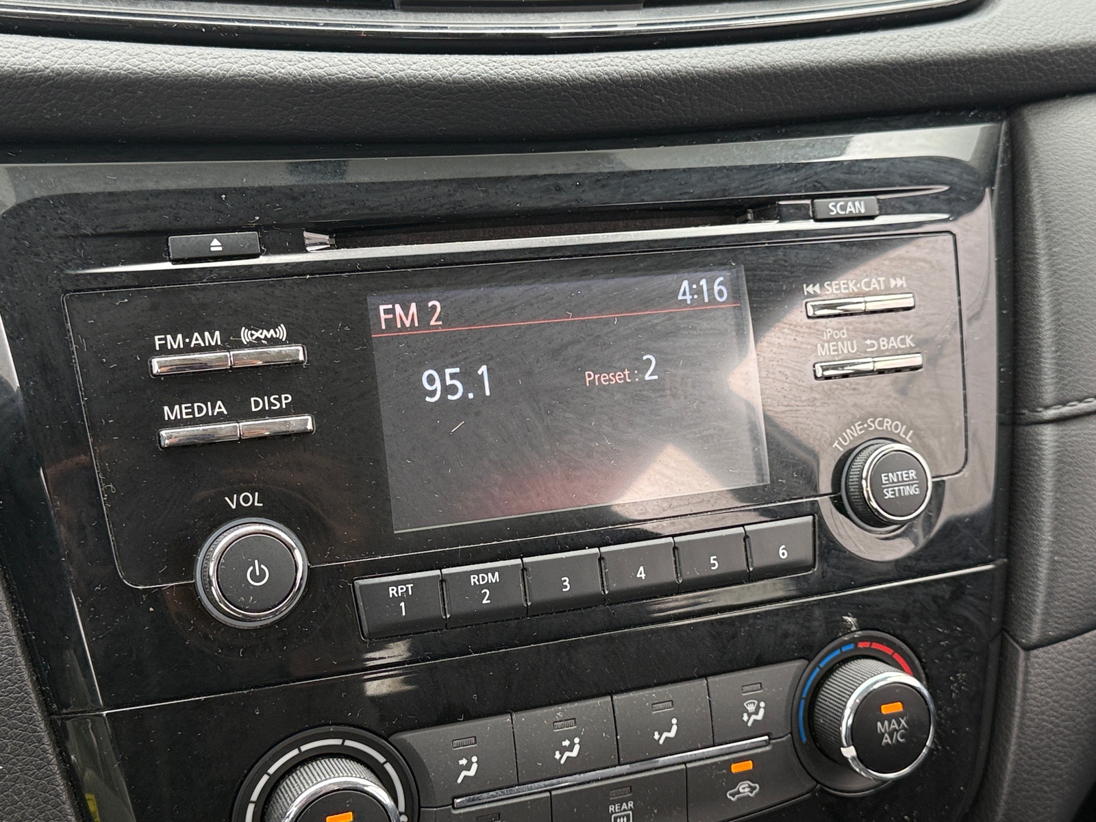 Thumbnail: 2017 Nissan Rogue - 4