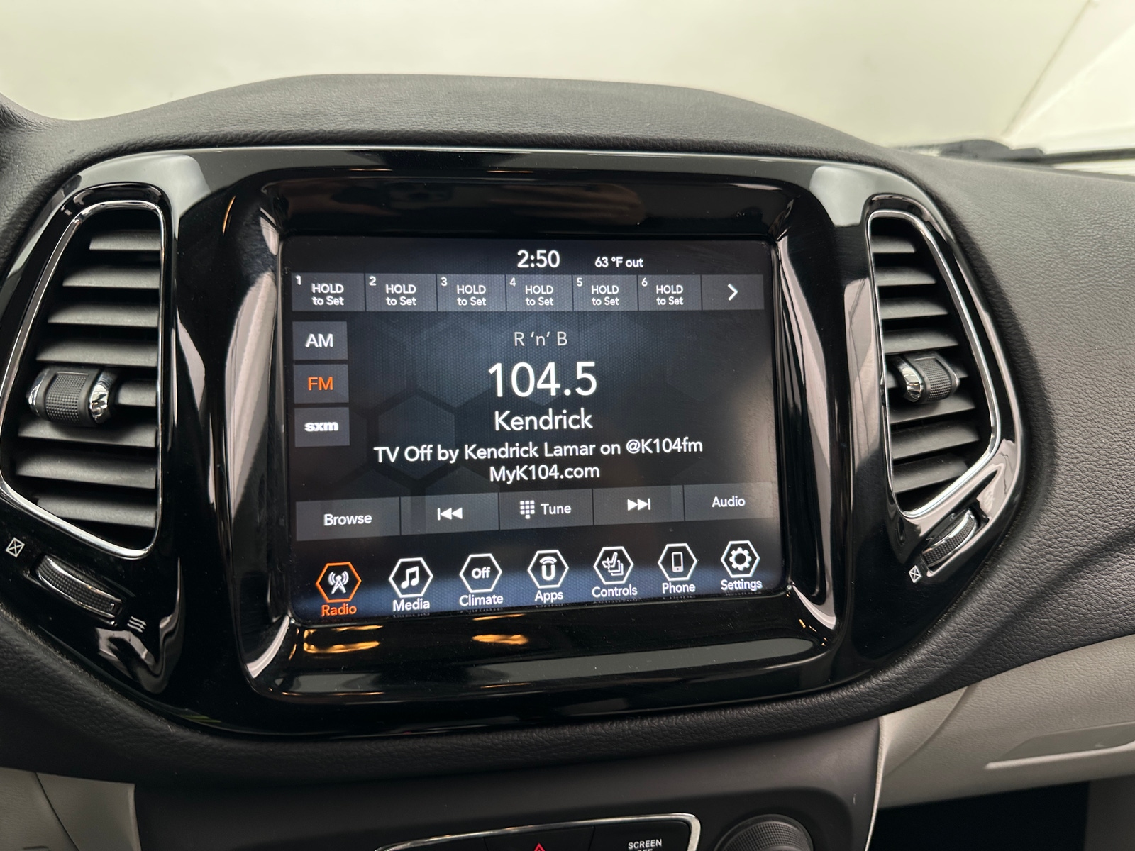 Thumbnail: 2019 Jeep Compass - 4