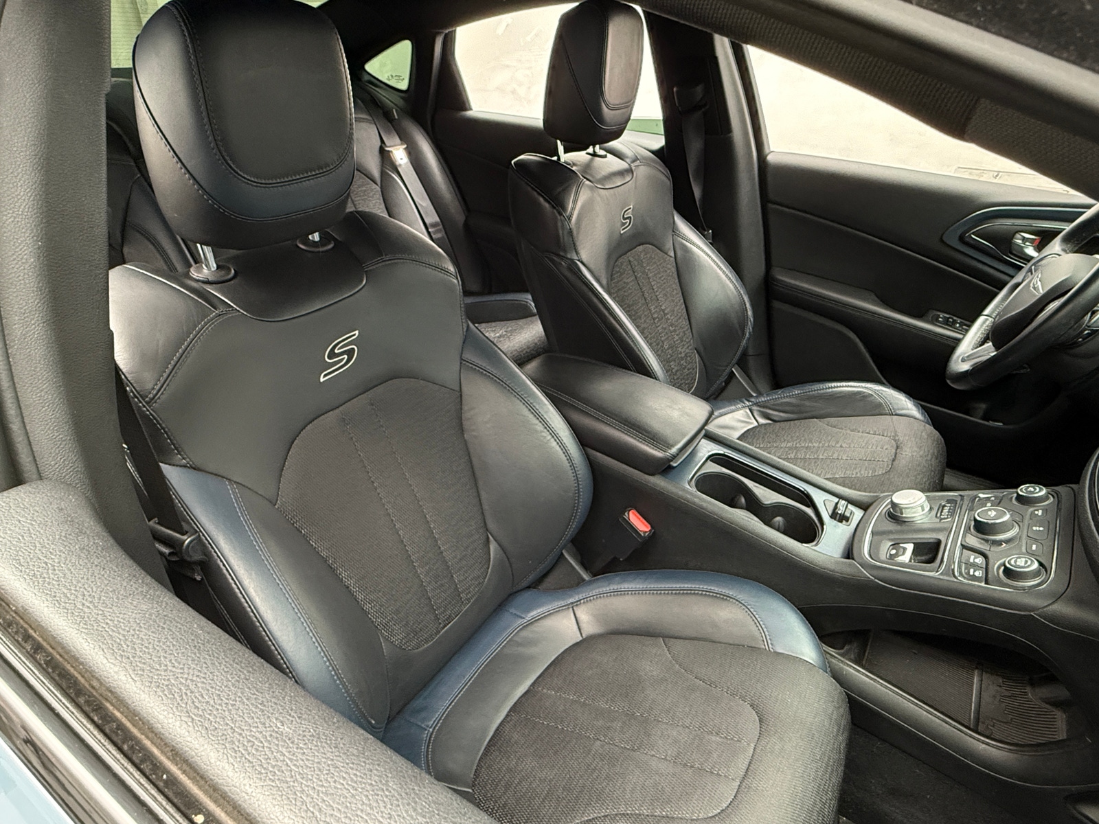 Thumbnail: 2015 Chrysler 200 - 2