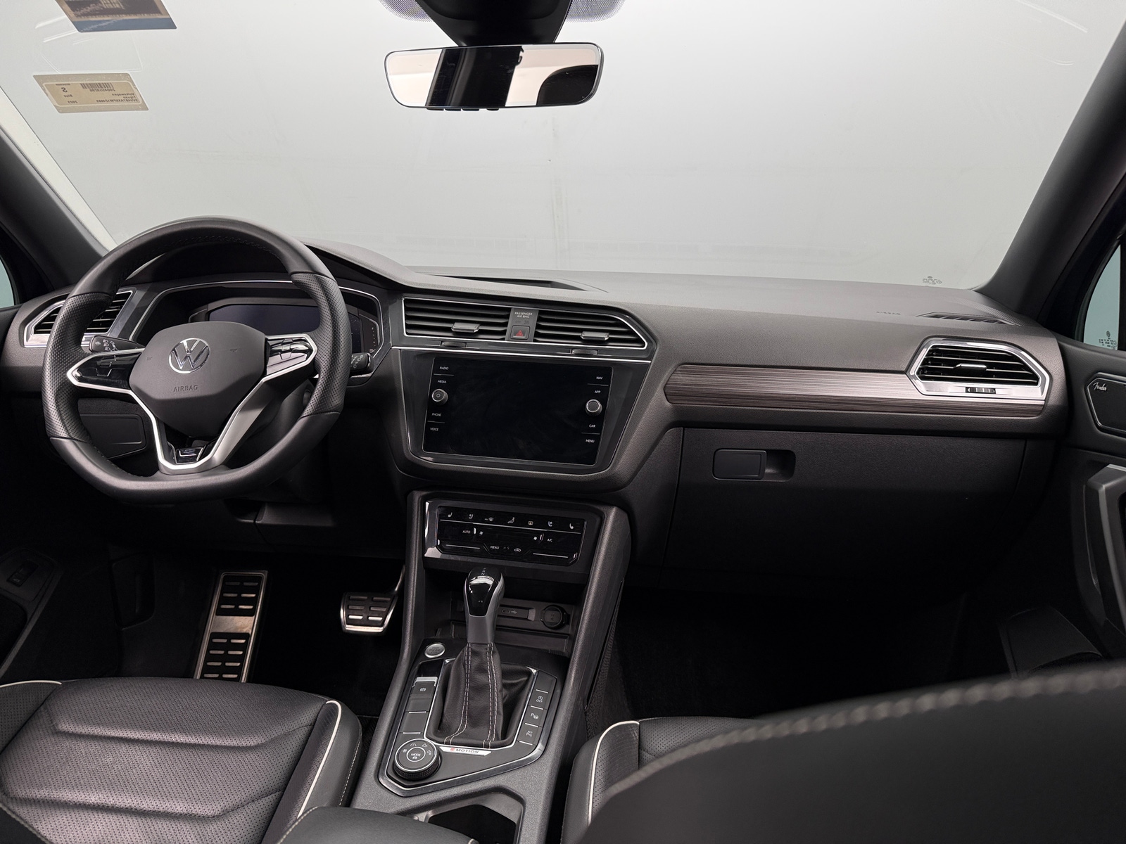 Thumbnail: 2023 Volkswagen Tiguan - 2