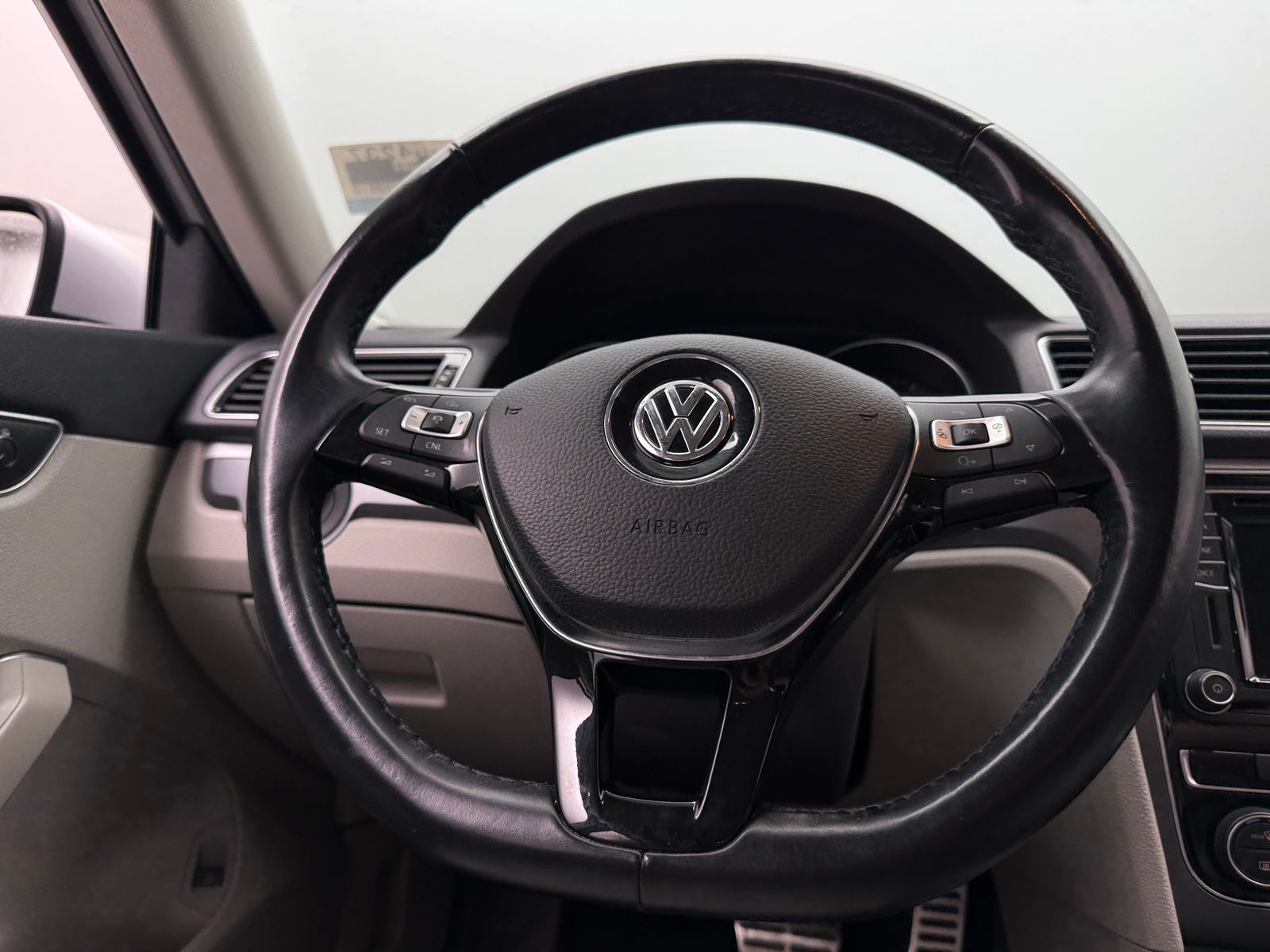 Thumbnail: 2018 Volkswagen Passat - 4