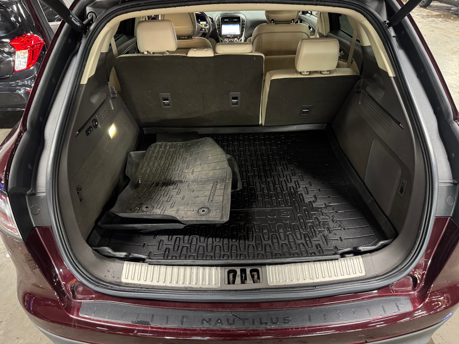 Thumbnail: 2020 Lincoln Nautilus - 6