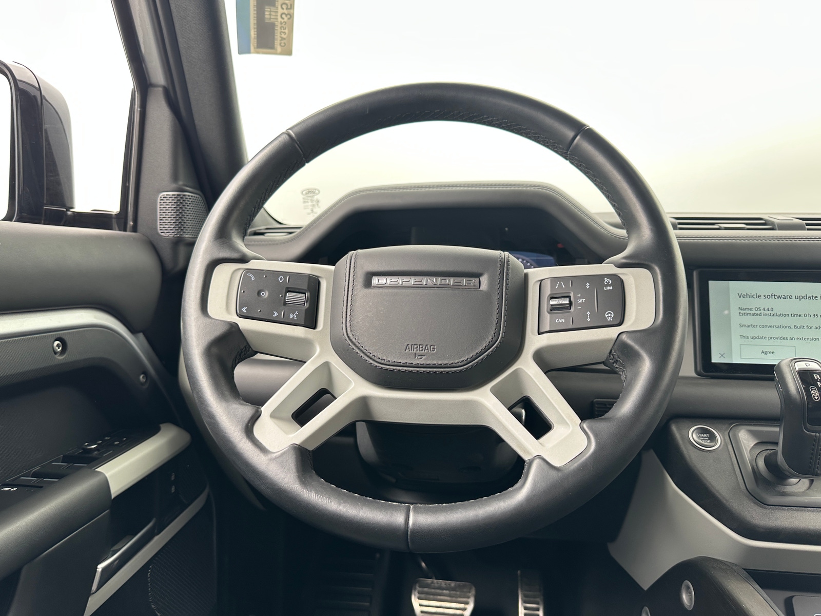 Thumbnail: 2020 Land Rover Defender - 4