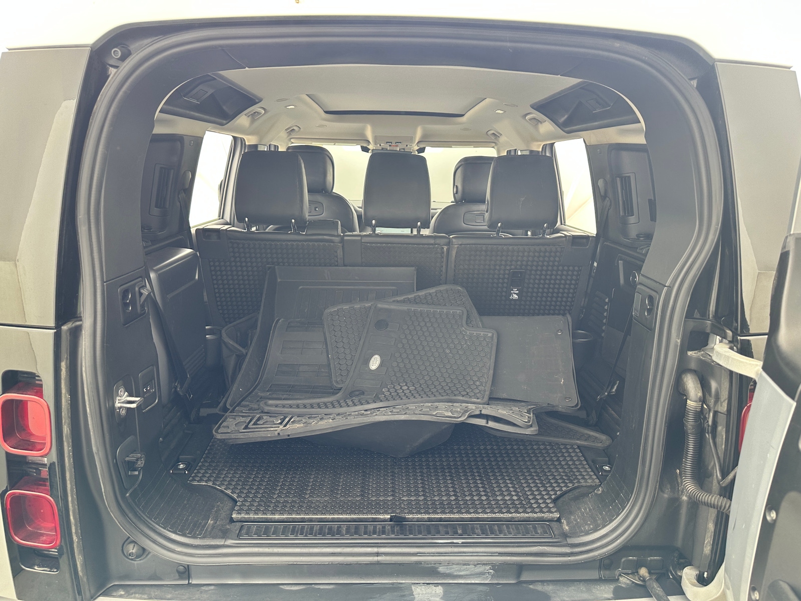 Thumbnail: 2020 Land Rover Defender - 6