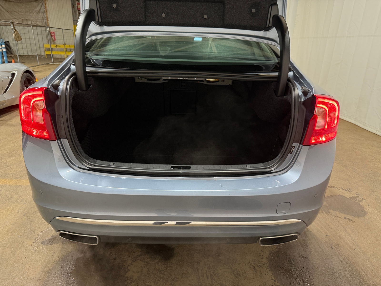 Thumbnail: 2018 Volvo S60 - 6