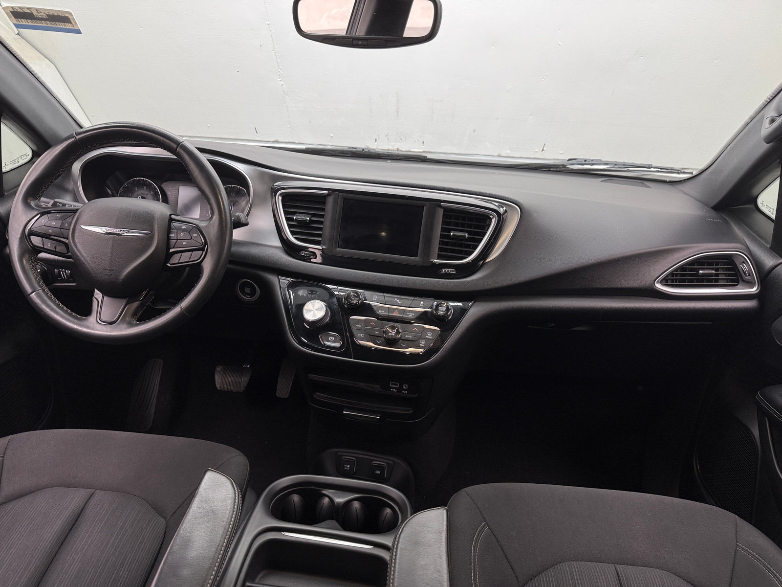 Thumbnail: 2019 Chrysler Pacifica - 3