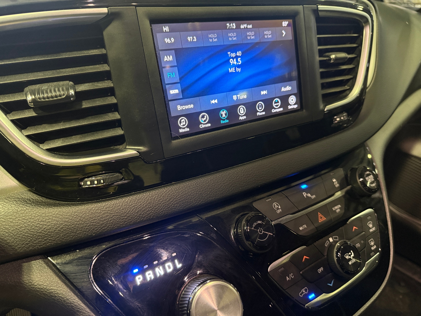 Thumbnail: 2019 Chrysler Pacifica - 4