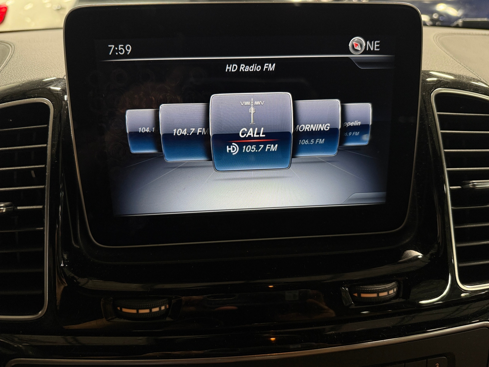 Thumbnail: 2018 Mercedes-Benz GLE - 3