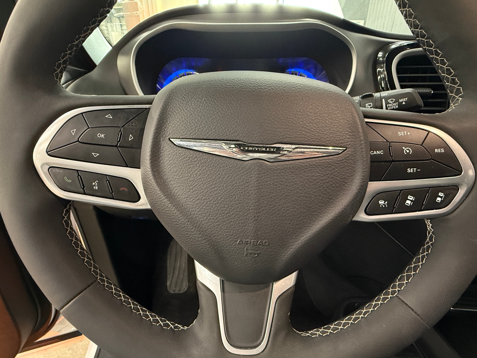 Thumbnail: 2025 Chrysler Pacifica - 4