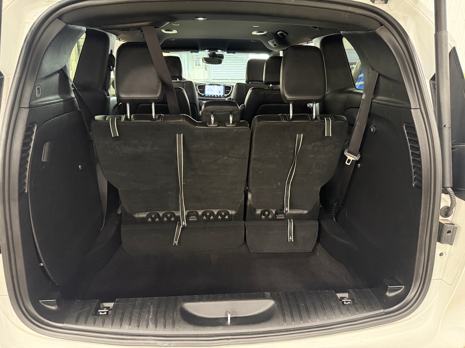 Thumbnail: 2025 Chrysler Pacifica - 6