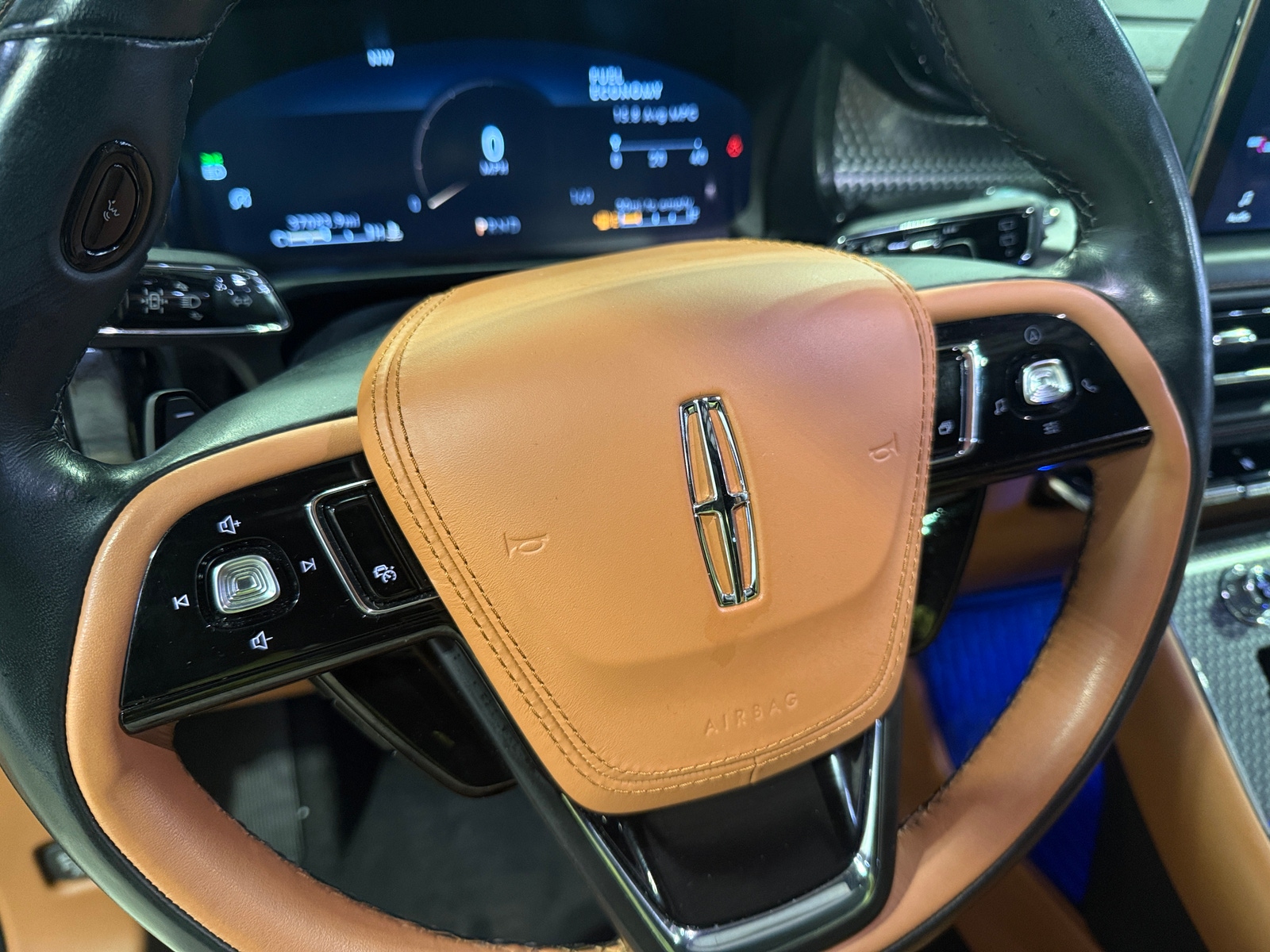 Thumbnail: 2023 Lincoln Aviator - 4