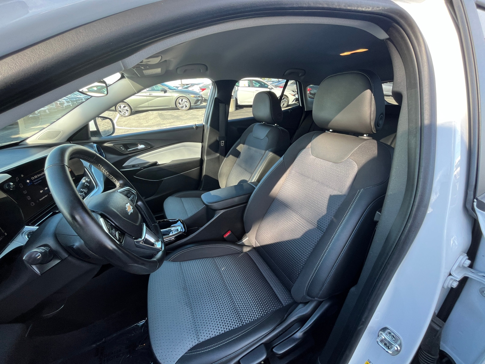 Thumbnail: 2025 Chevrolet Trax - 2