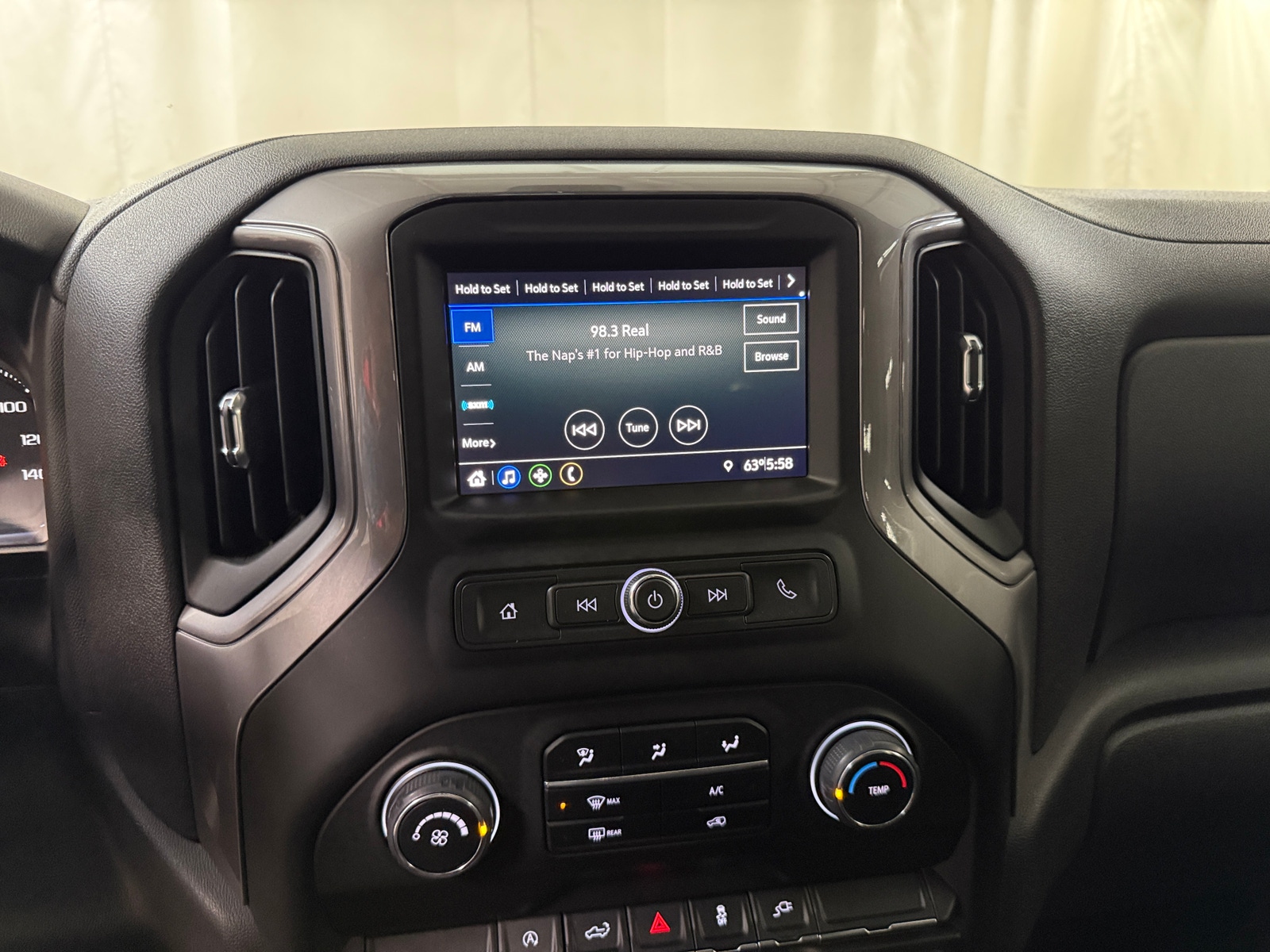 Thumbnail: 2021 Chevrolet Silverado 1500 - 4