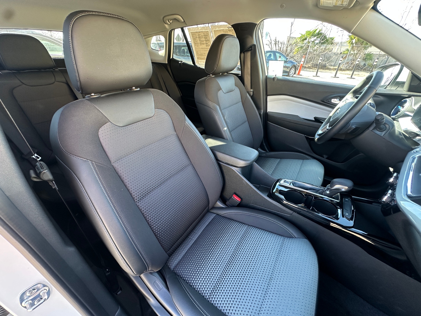 Thumbnail: 2025 Chevrolet Trax - 2