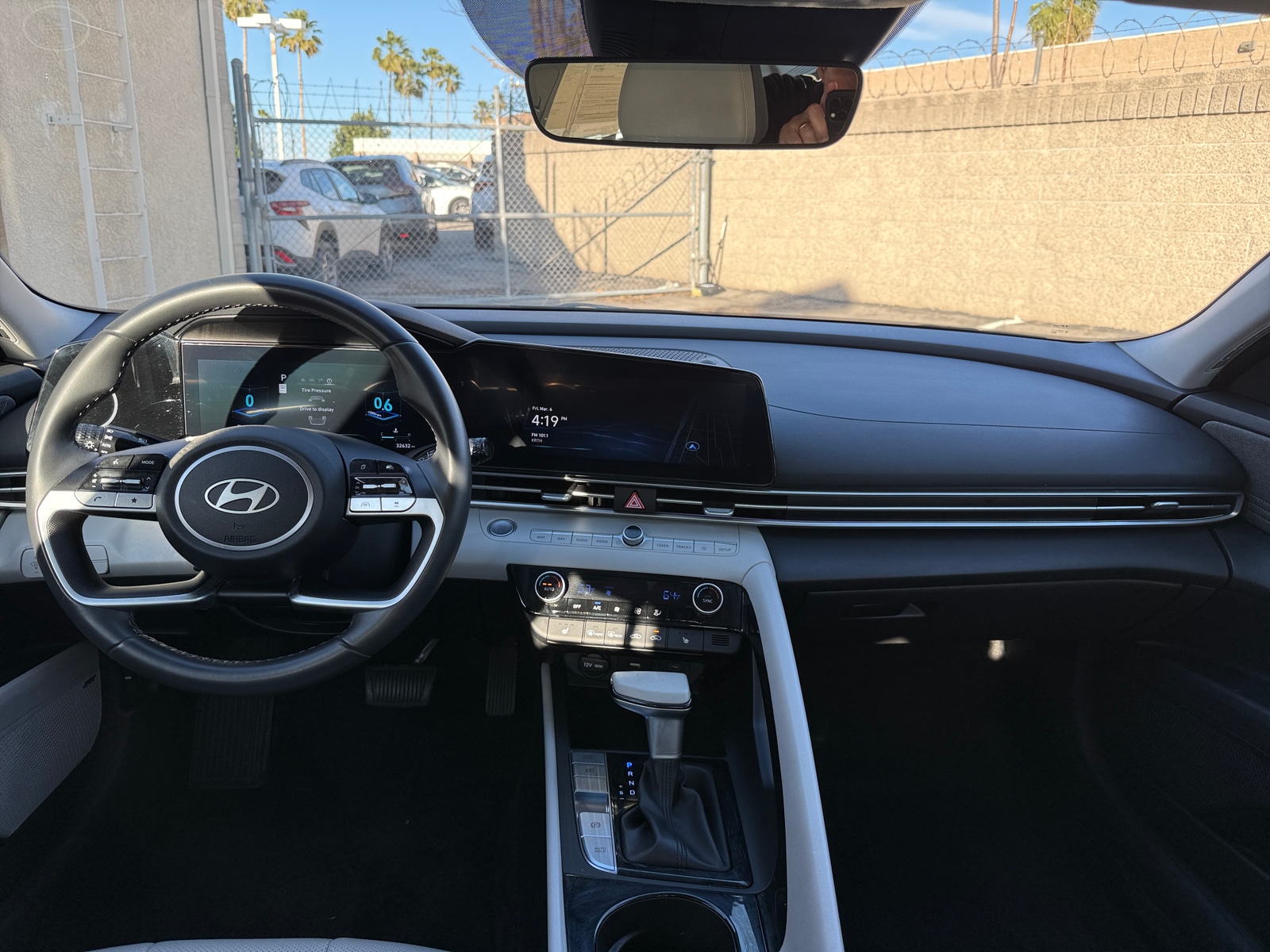 Thumbnail: 2025 Hyundai Elantra - 3