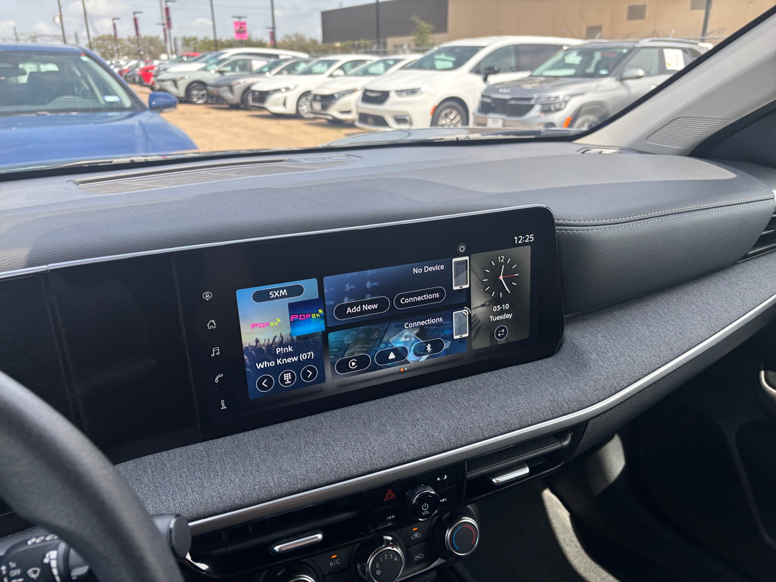 Thumbnail: 2025 Nissan Kicks - 4