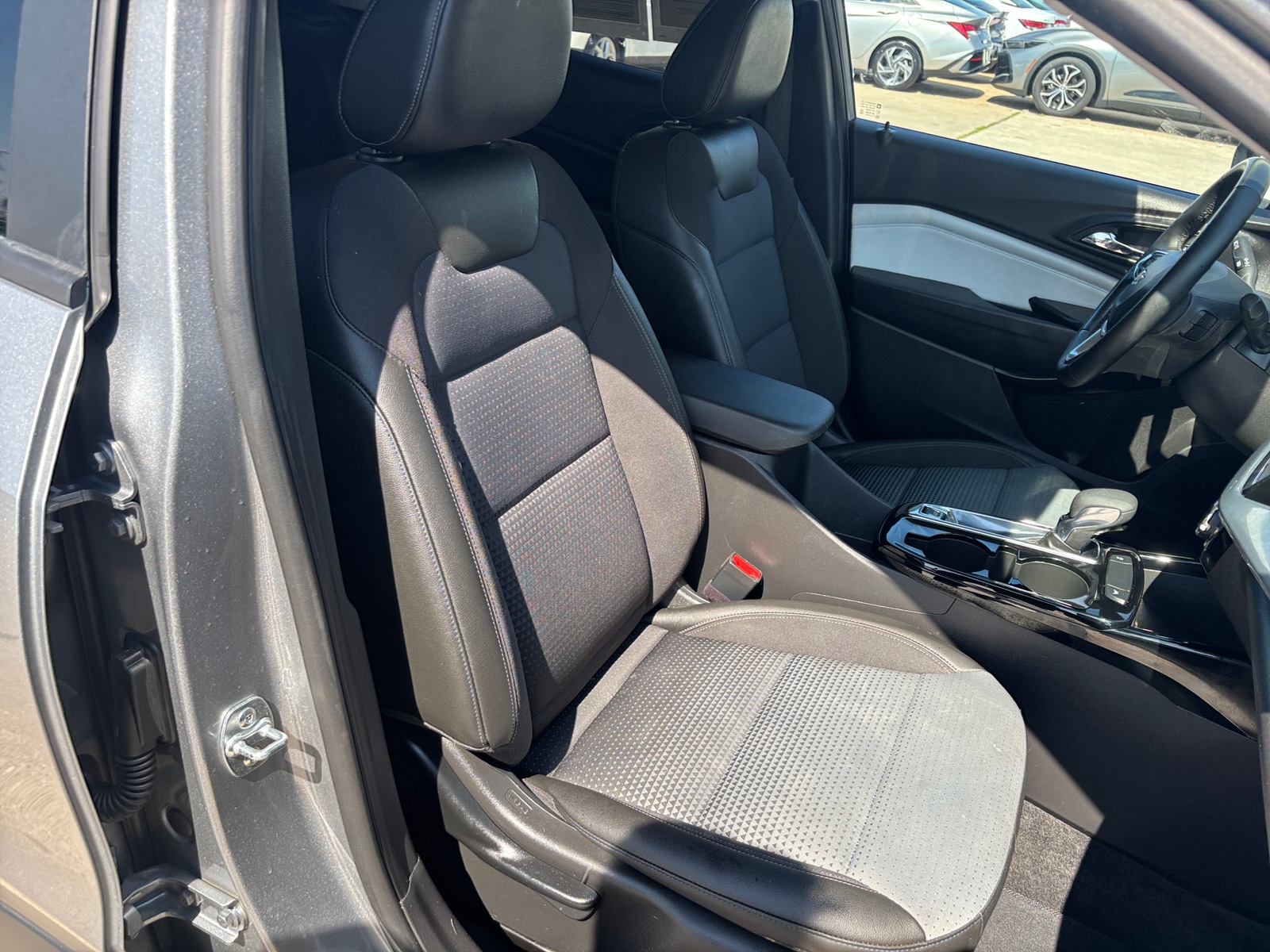 Thumbnail: 2025 Chevrolet Trax - 2