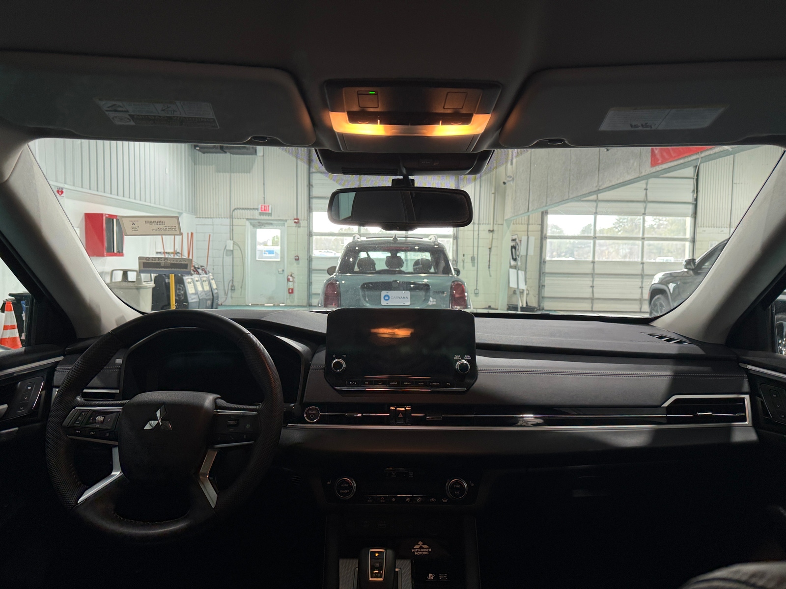 Thumbnail: 2023 Mitsubishi Outlander - 2