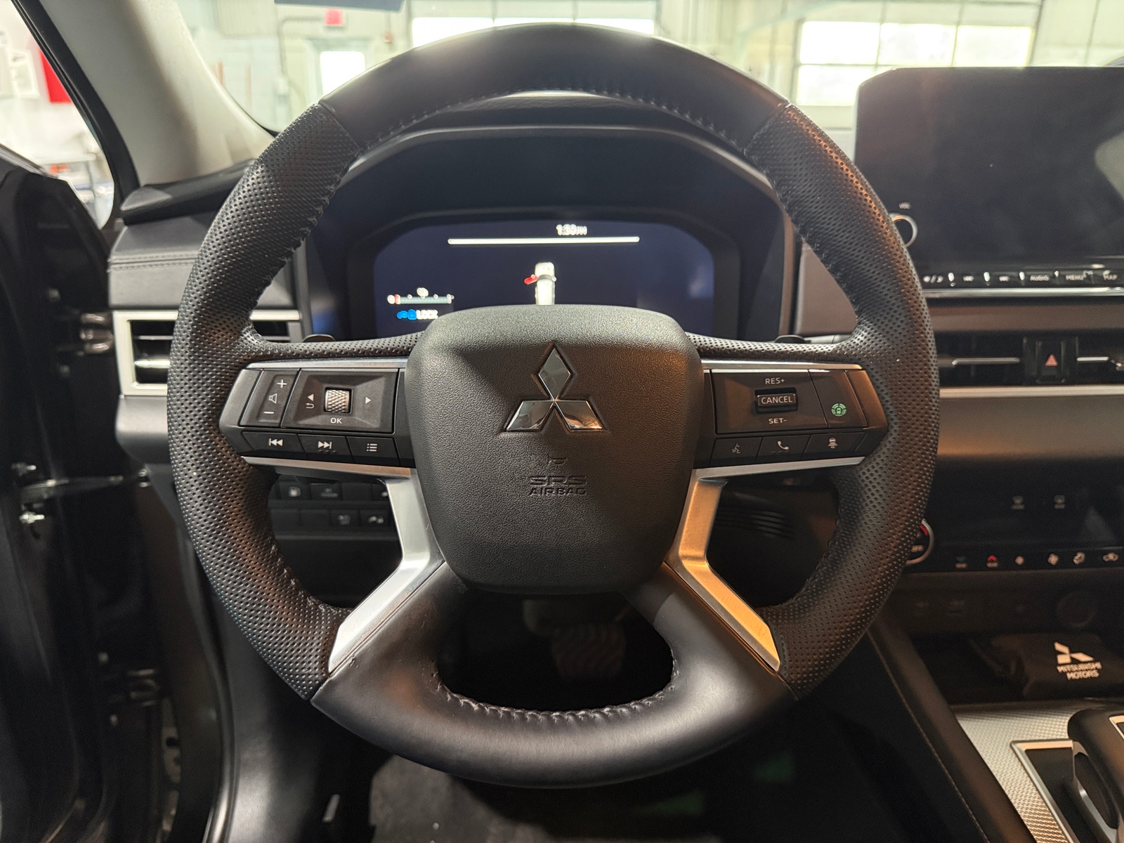 Thumbnail: 2023 Mitsubishi Outlander - 4