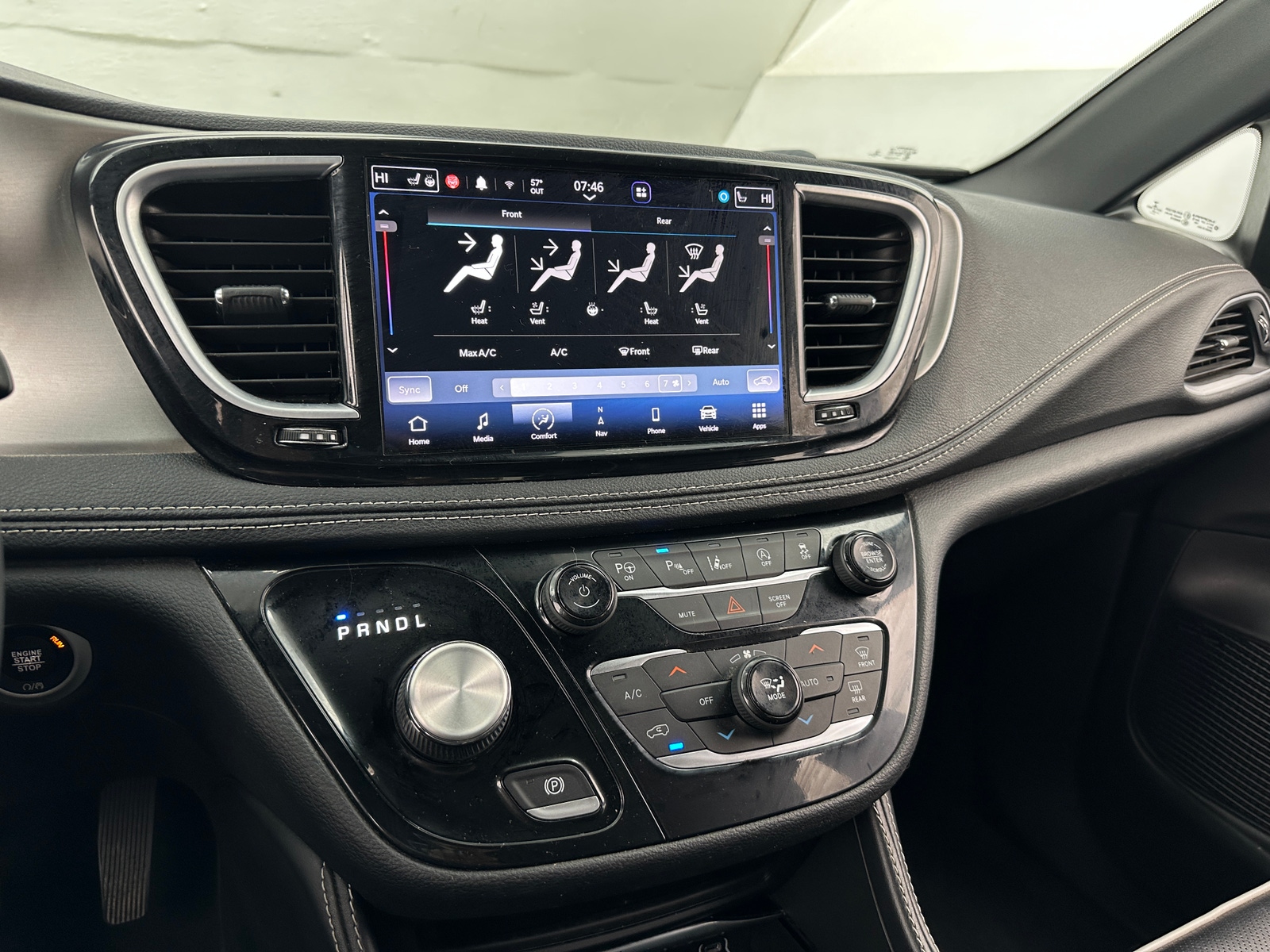 Thumbnail: 2022 Chrysler Pacifica - 3