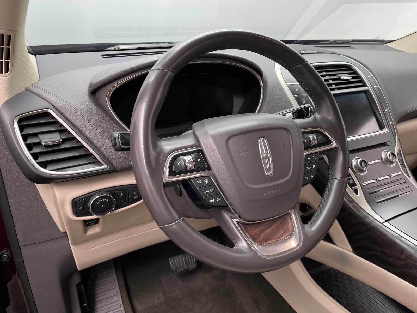 Thumbnail: 2019 Lincoln Nautilus - 4