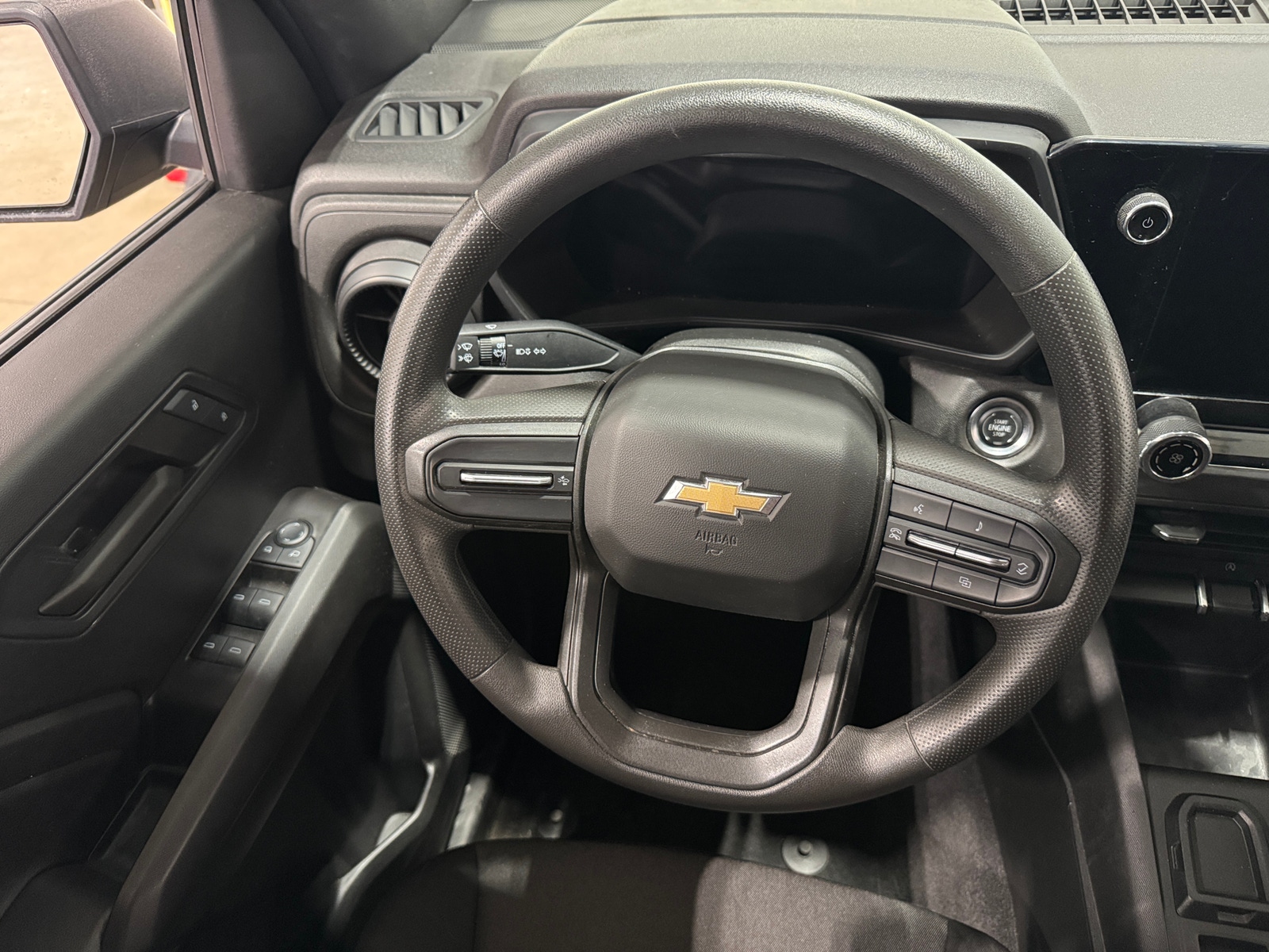 Thumbnail: 2024 Chevrolet Colorado - 5