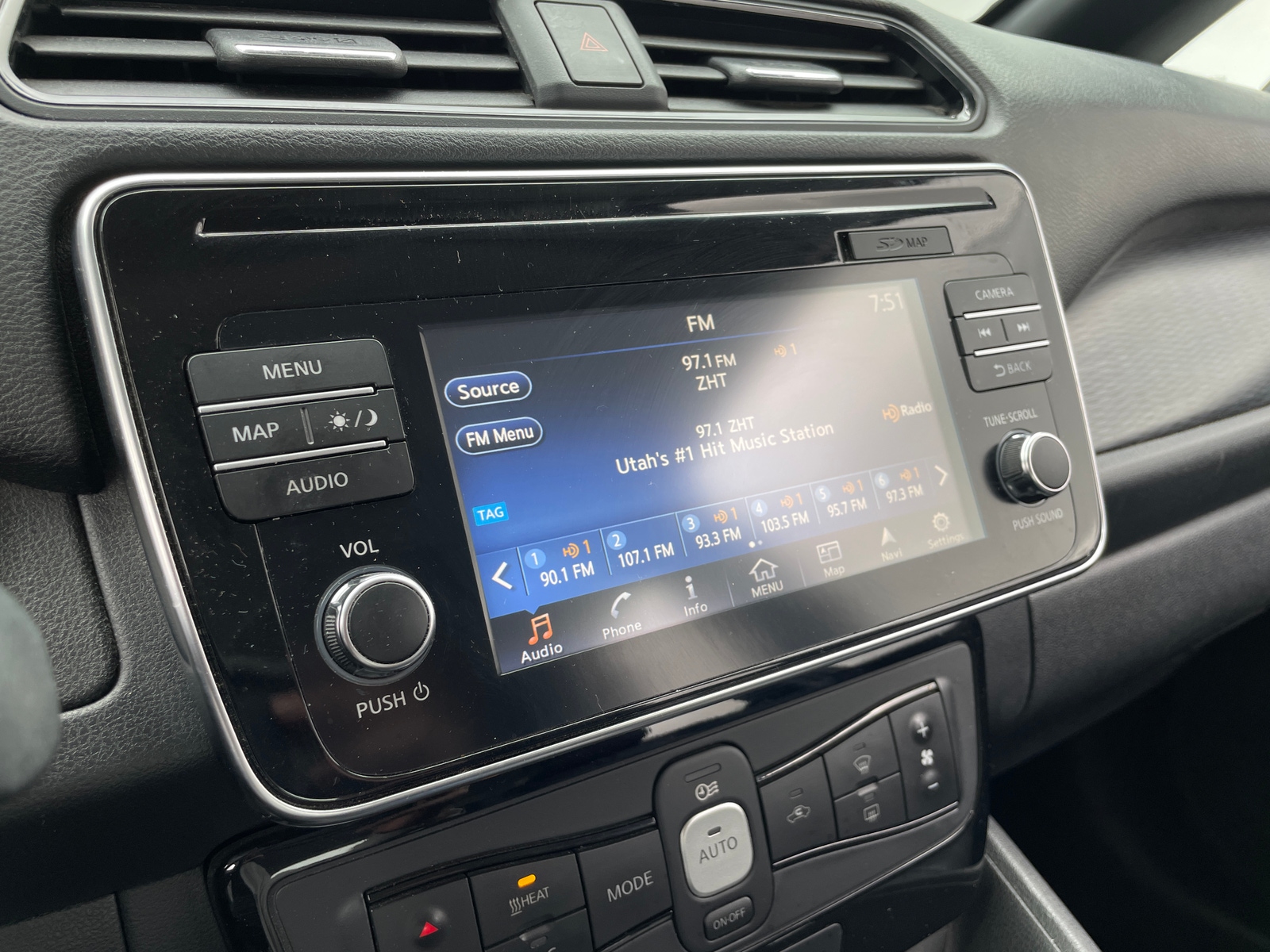 Thumbnail: 2019 Nissan Leaf - 3