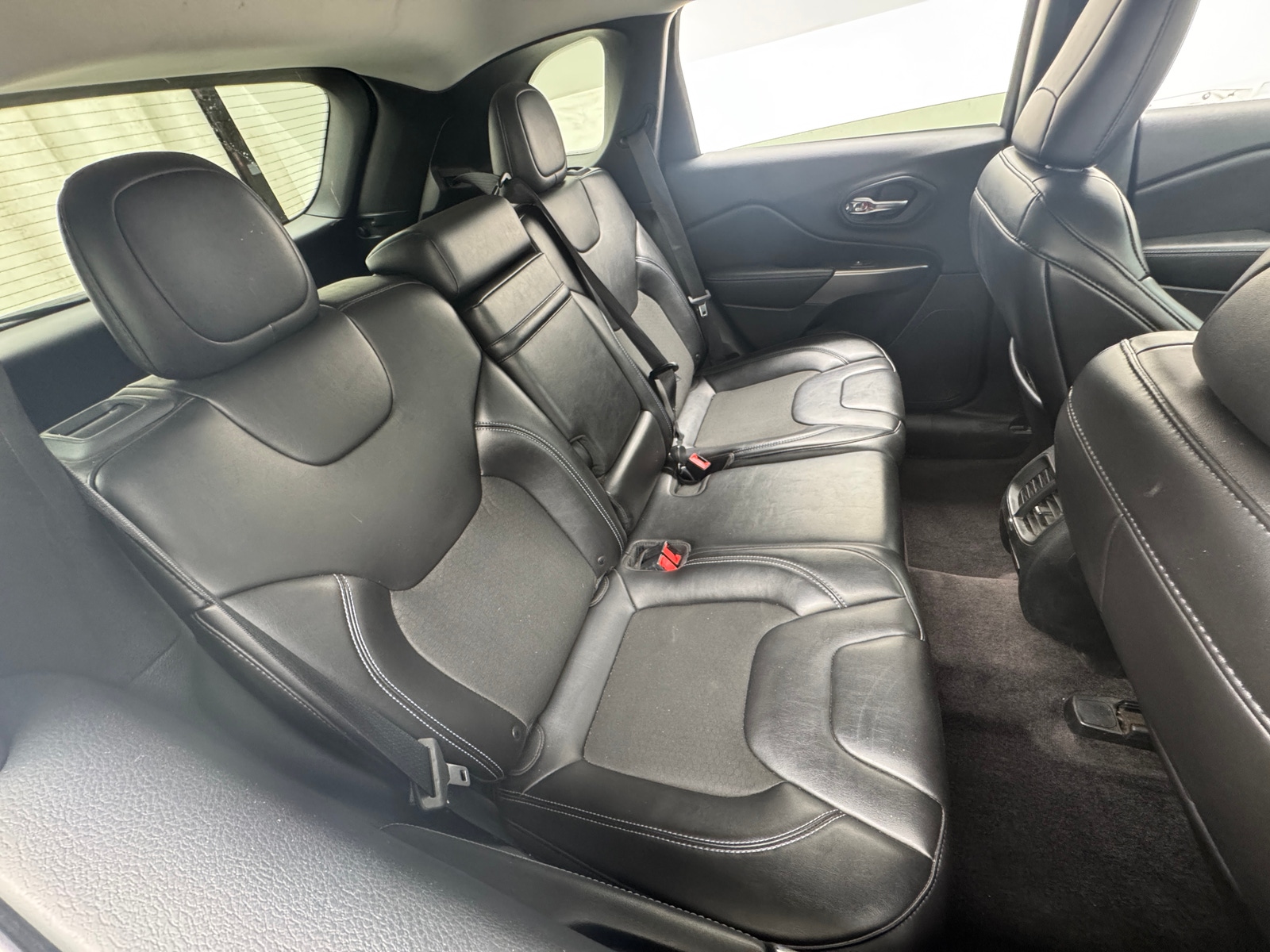 Thumbnail: 2019 Jeep Cherokee - 6