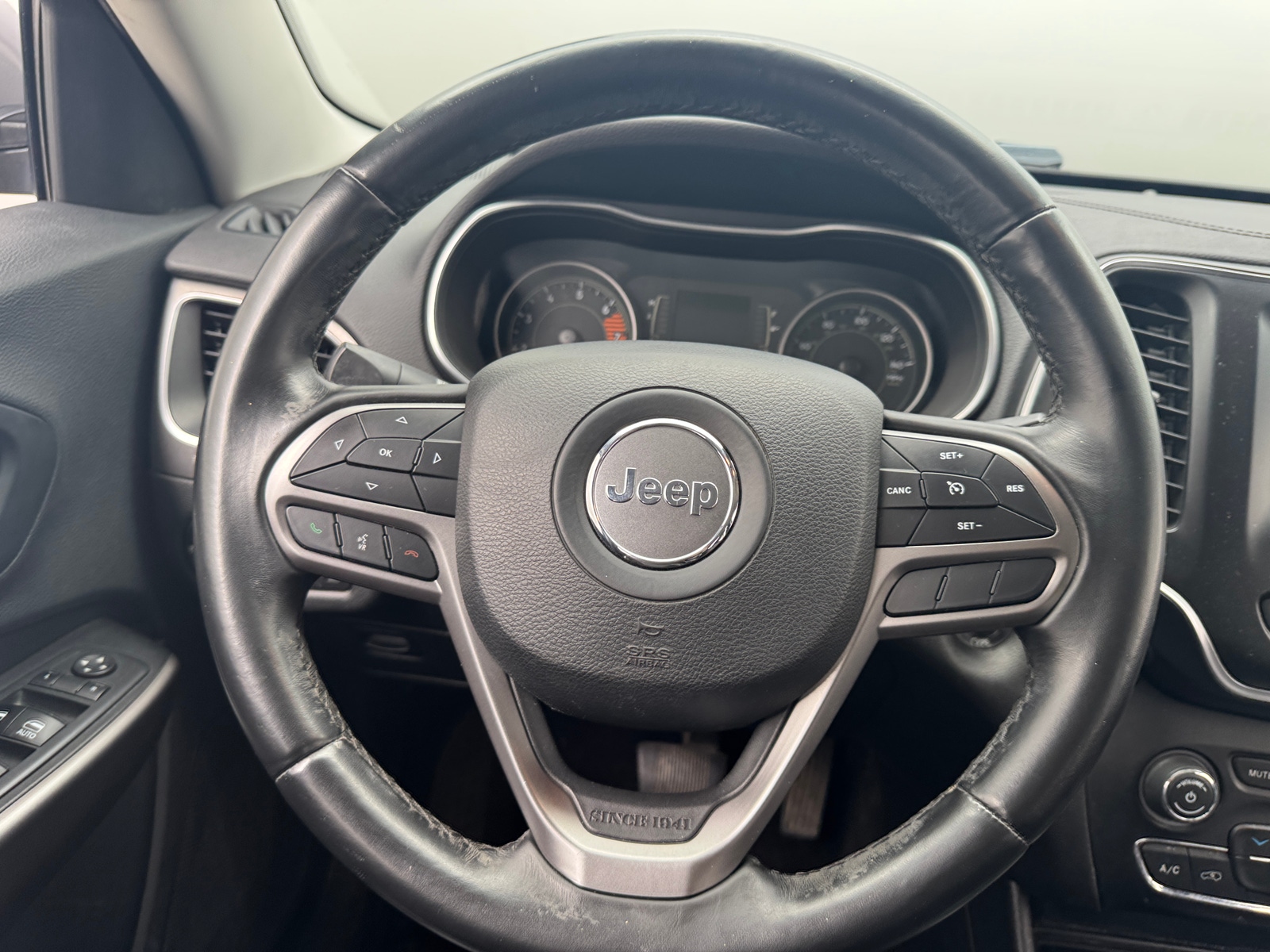 Thumbnail: 2019 Jeep Cherokee - 5