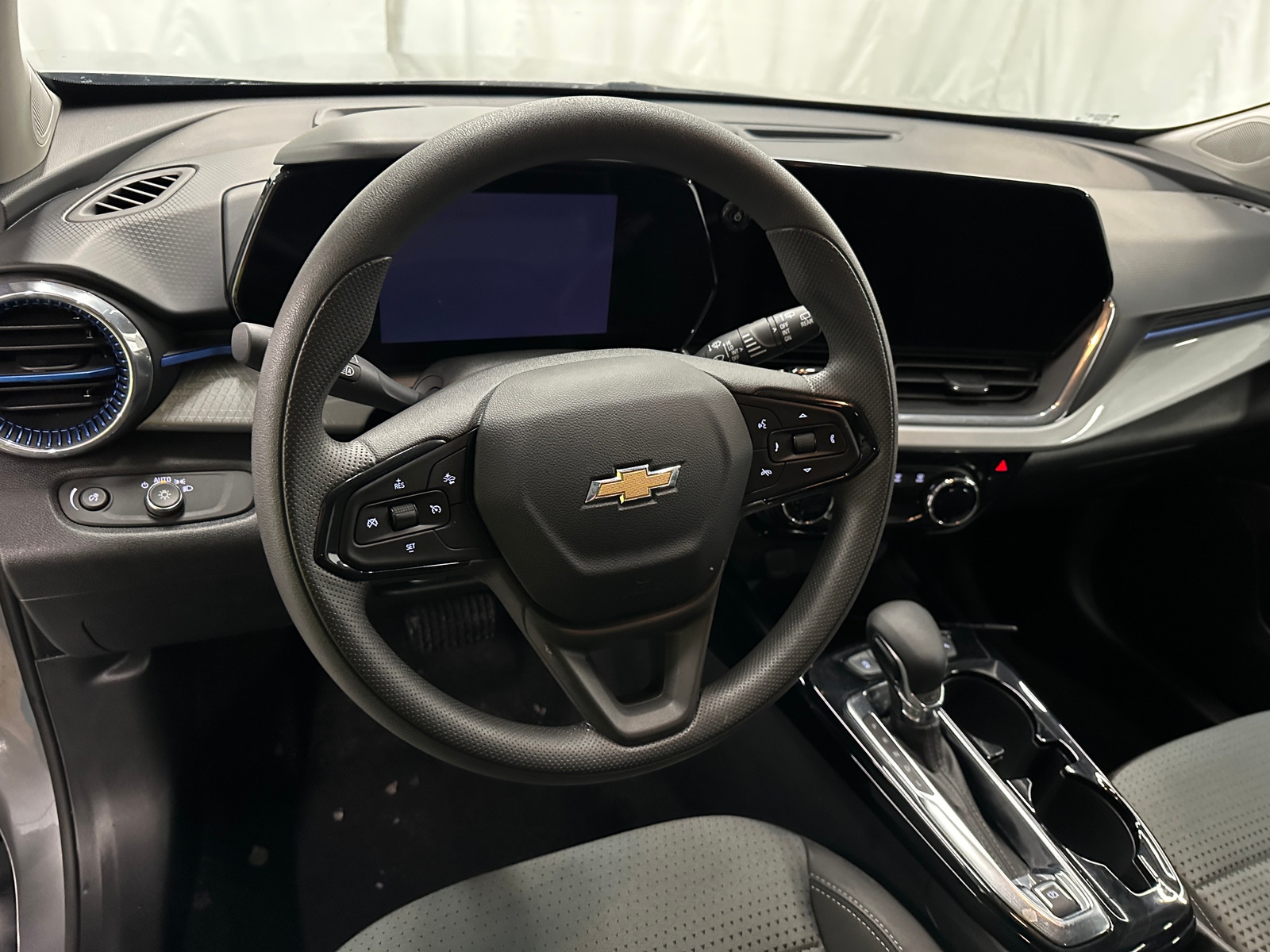 Thumbnail: 2025 Chevrolet Trax - 5