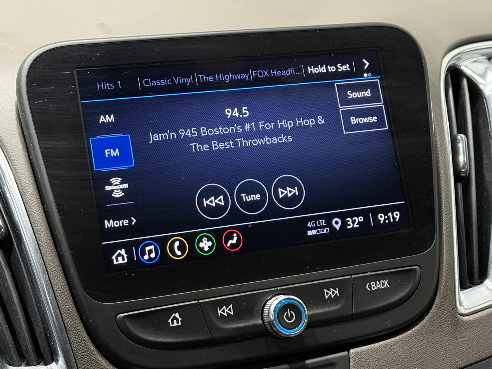 Thumbnail: 2021 Chevrolet Malibu - 4